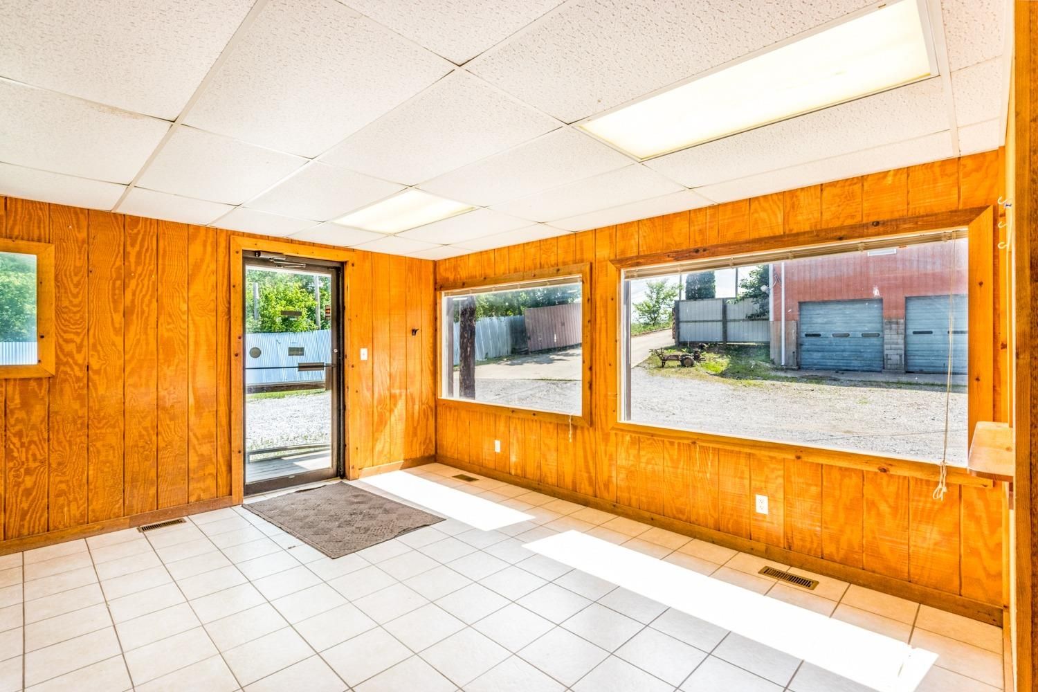 513 Pierce Ln, Frankfort, KY 40601